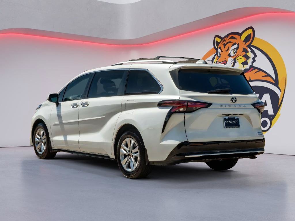 Used 2022 Toyota Sienna Limited FWD image 7