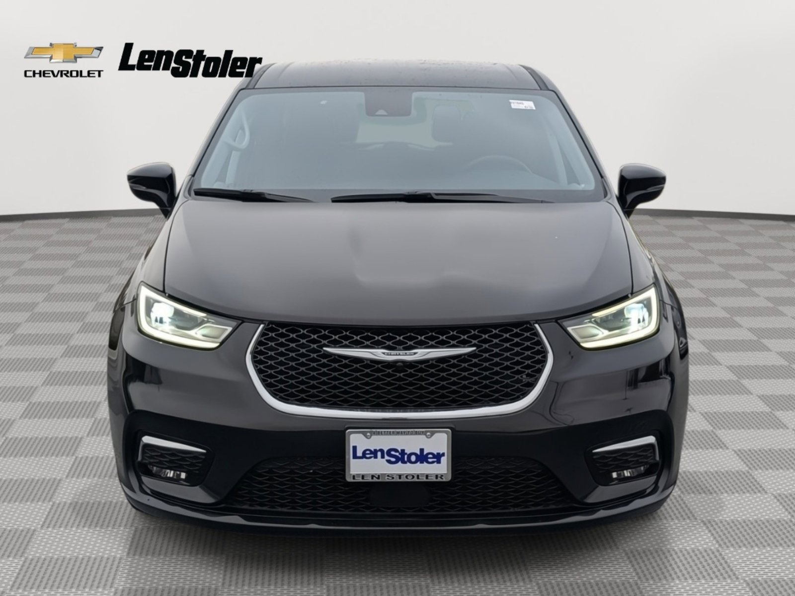 Used 2024 Chrysler Pacifica Touring-L image 8