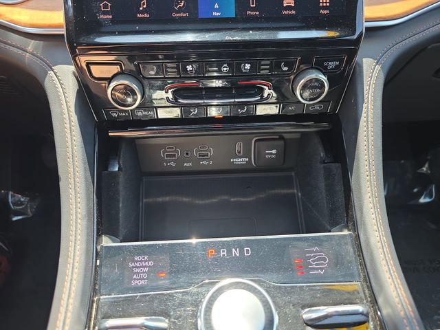 Used 2022 Jeep Grand Cherokee Summit AWD/4WD image 25