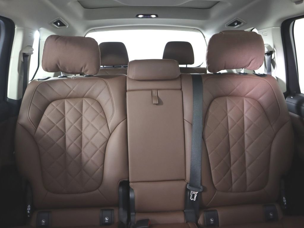 Used 2024 BMW X7 xDrive40i w/ Climate Comfort Package image 32