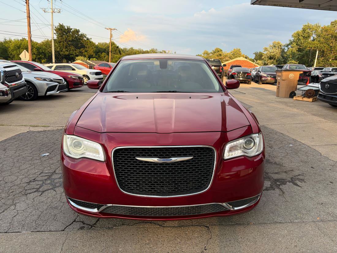 Used 2018 Chrysler 300 Touring L RWD image 2