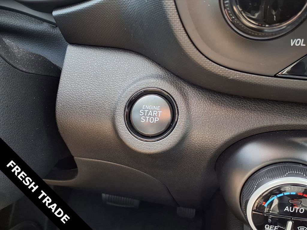 Used 2024 Hyundai Venue Limited image 11