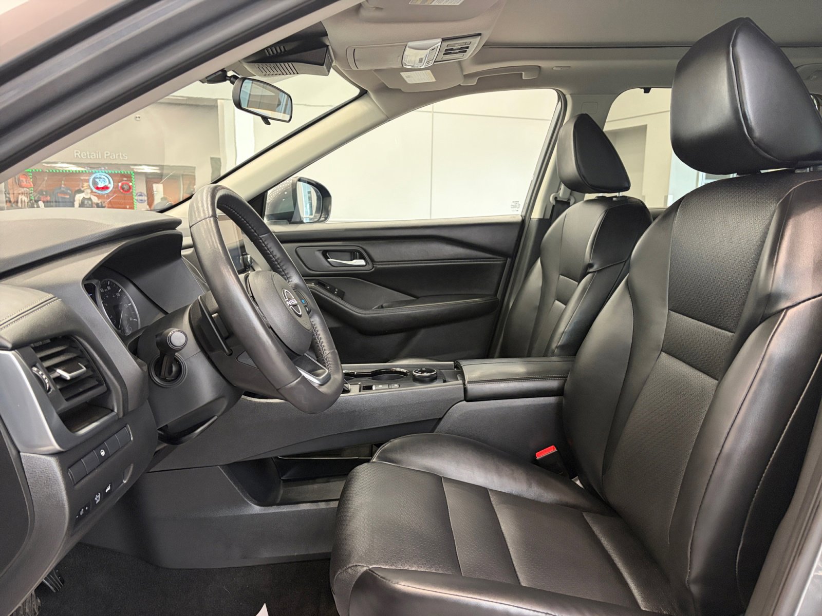 Used 2024 Nissan Rogue SV w/ SV Premium Package AWD/4WD image 12