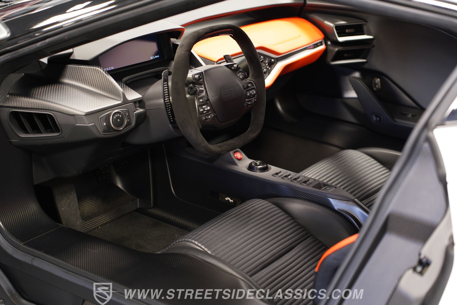 Used 2017 Ford GT RWD image 4