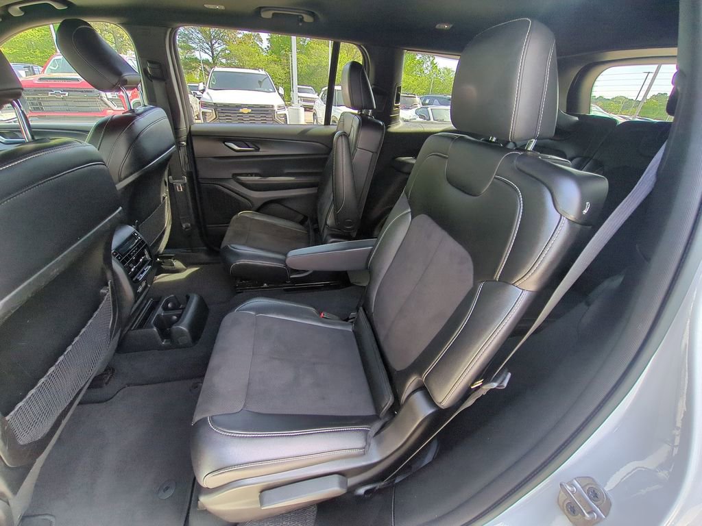 Used 2023 Jeep Grand Cherokee L Laredo image 30