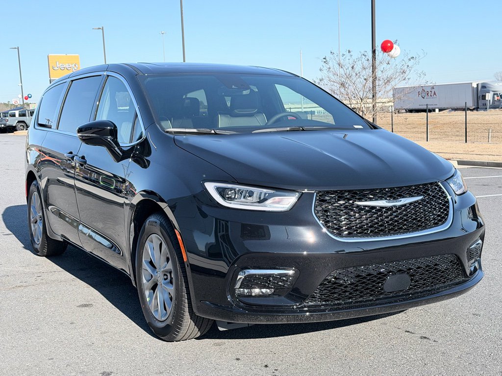 New 2026 Chrysler Pacifica Limited image 2