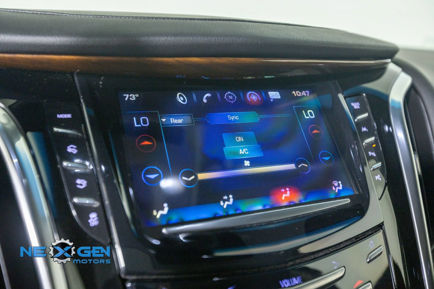 Used 2017 Cadillac Escalade Luxury AWD/4WD image 21