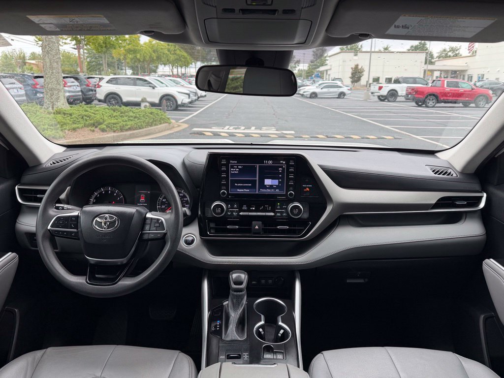Used 2021 Toyota Highlander L FWD image 10