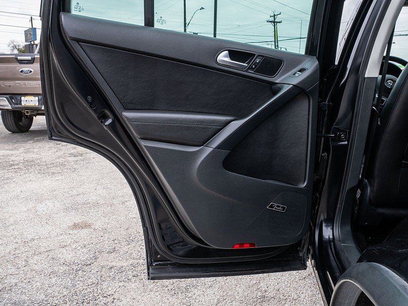 Used 2016 Volkswagen Tiguan SEL image 11