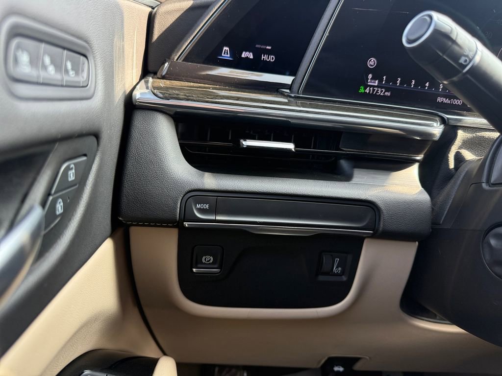 Certified 2024 Cadillac Escalade Premium Luxury image 22