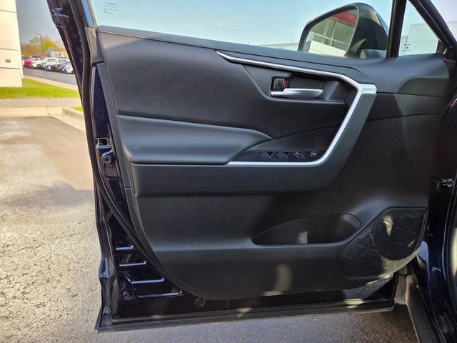 Used 2025 Toyota RAV4 XLE AWD/4WD image 10