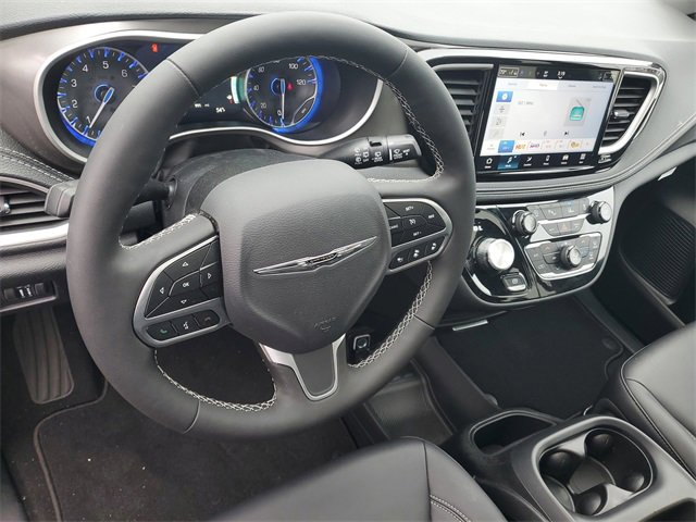 New 2026 Chrysler Pacifica Select image 18