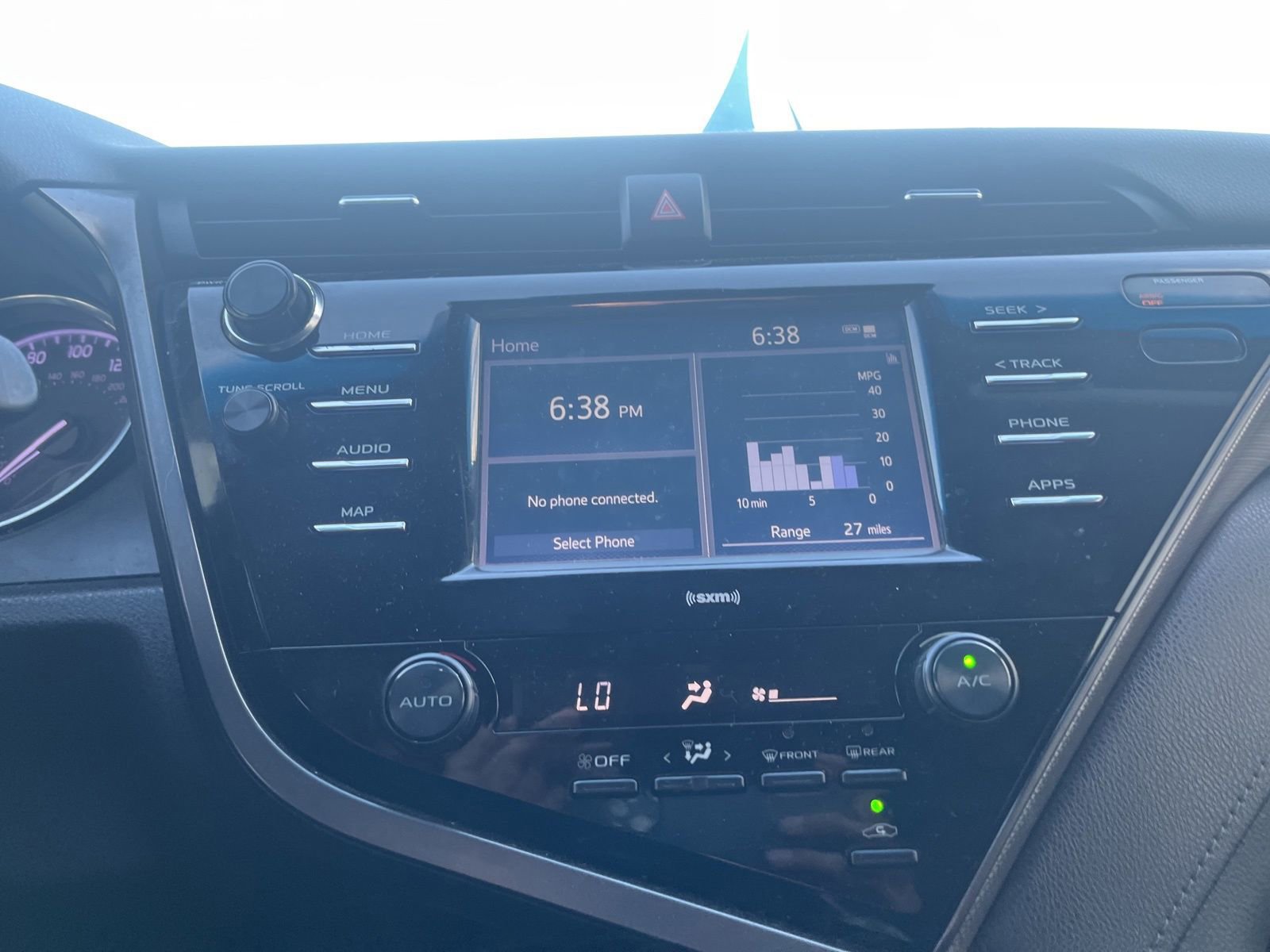 Used 2020 Toyota Camry SE image 8