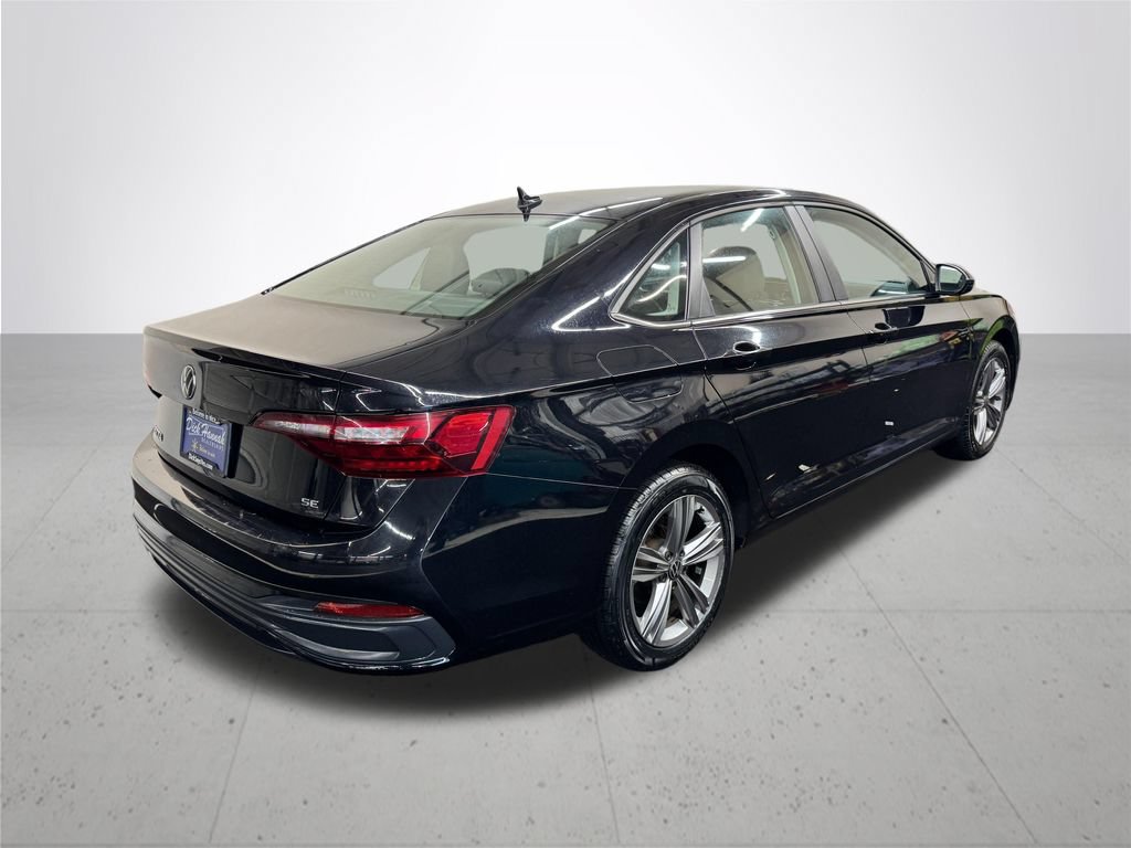 Used 2024 Volkswagen Jetta SE FWD image 7
