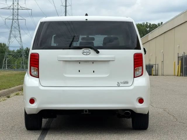 Used 2012 Scion xB FWD image 9