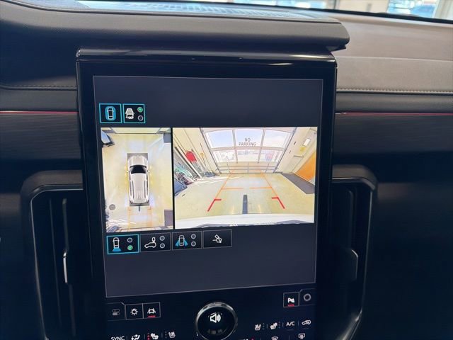 Used 2025 GMC Acadia AT4 w/ Luxury Package image 4