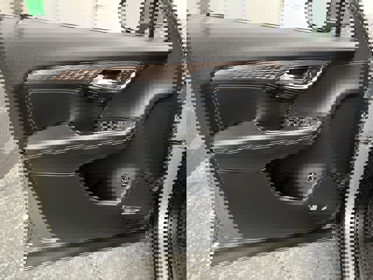 Used 2023 Buick Envision Avenir image 8