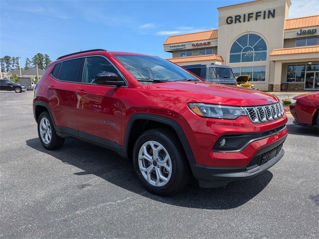 New 2025 Jeep Compass Latitude w/ Sun and Sound Group