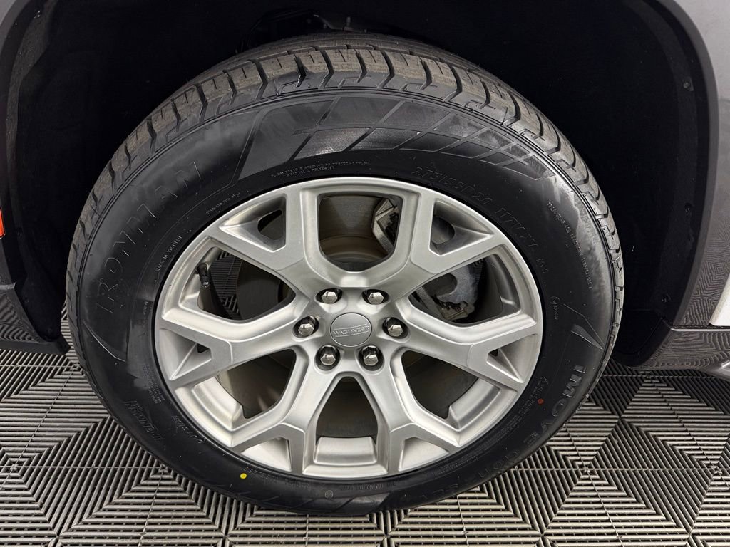 Certified 2022 Jeep Wagoneer Series II image 11