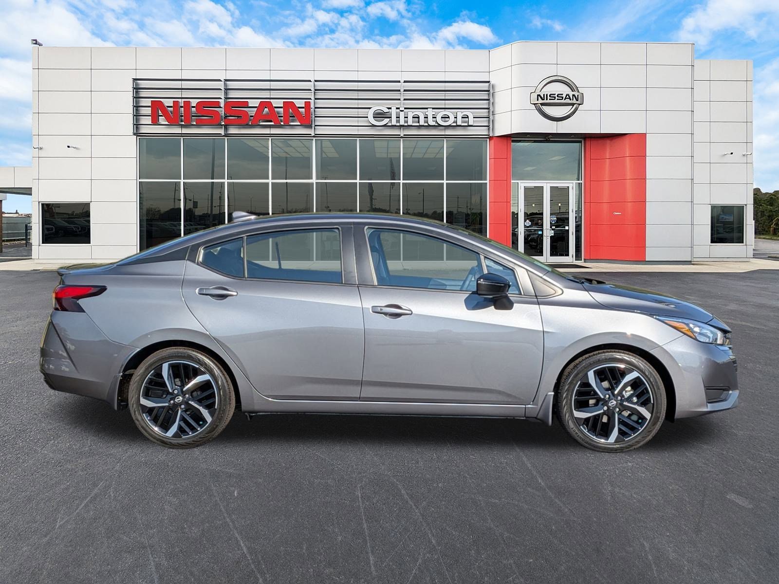 New 2025 Nissan Versa SR w/ Trunk Package FWD image 2