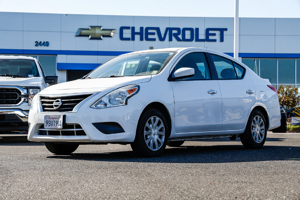 Used 2019 Nissan Versa SV FWD image 1