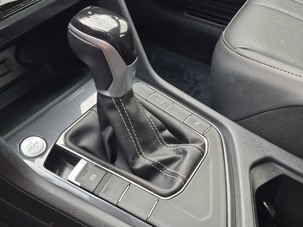 Used 2023 Volkswagen Tiguan SE R-Line FWD image 33