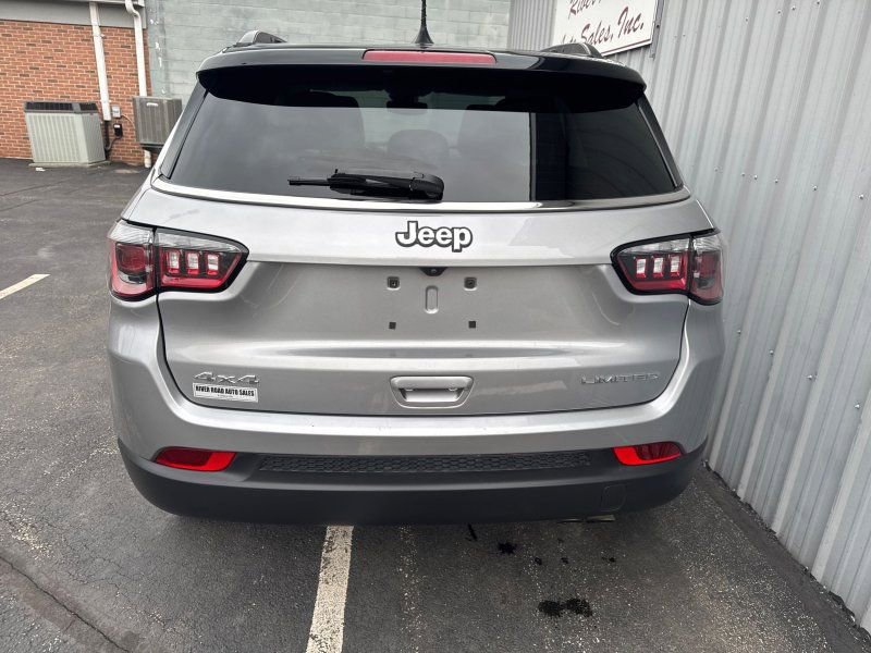 Used 2022 Jeep Compass Limited image 10