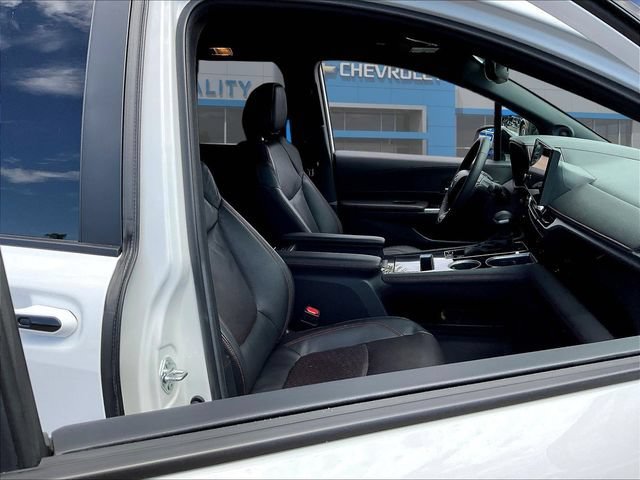Used 2025 Toyota Sienna XSE w/ XSE Premium Package FWD image 32