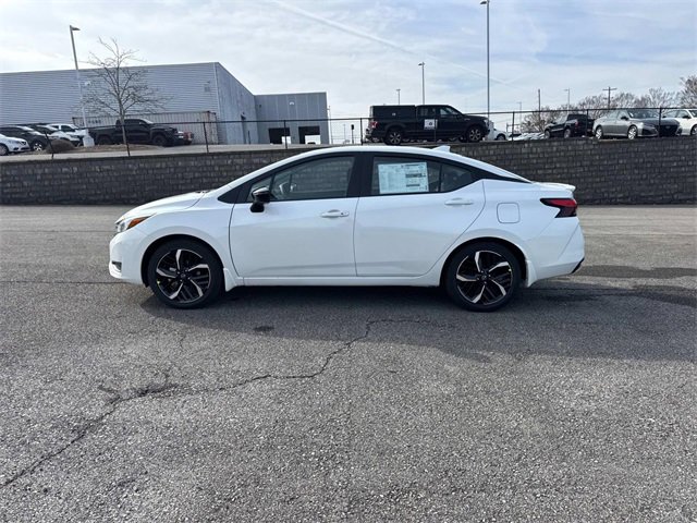 New 2025 Nissan Versa SR w/ Trunk Package image 7