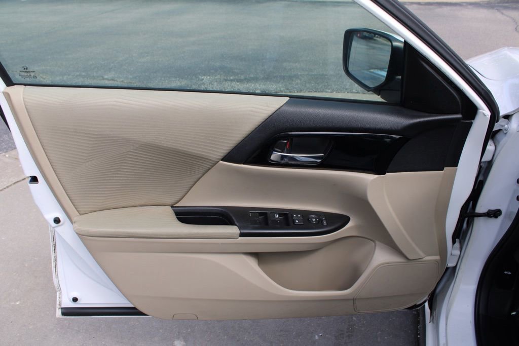 Used 2016 Honda Accord LX image 17