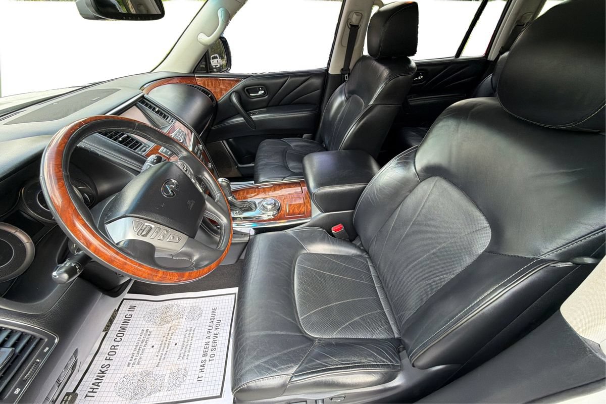 Used 2015 INFINITI QX80 4WD w/ Deluxe Technology Package image 9