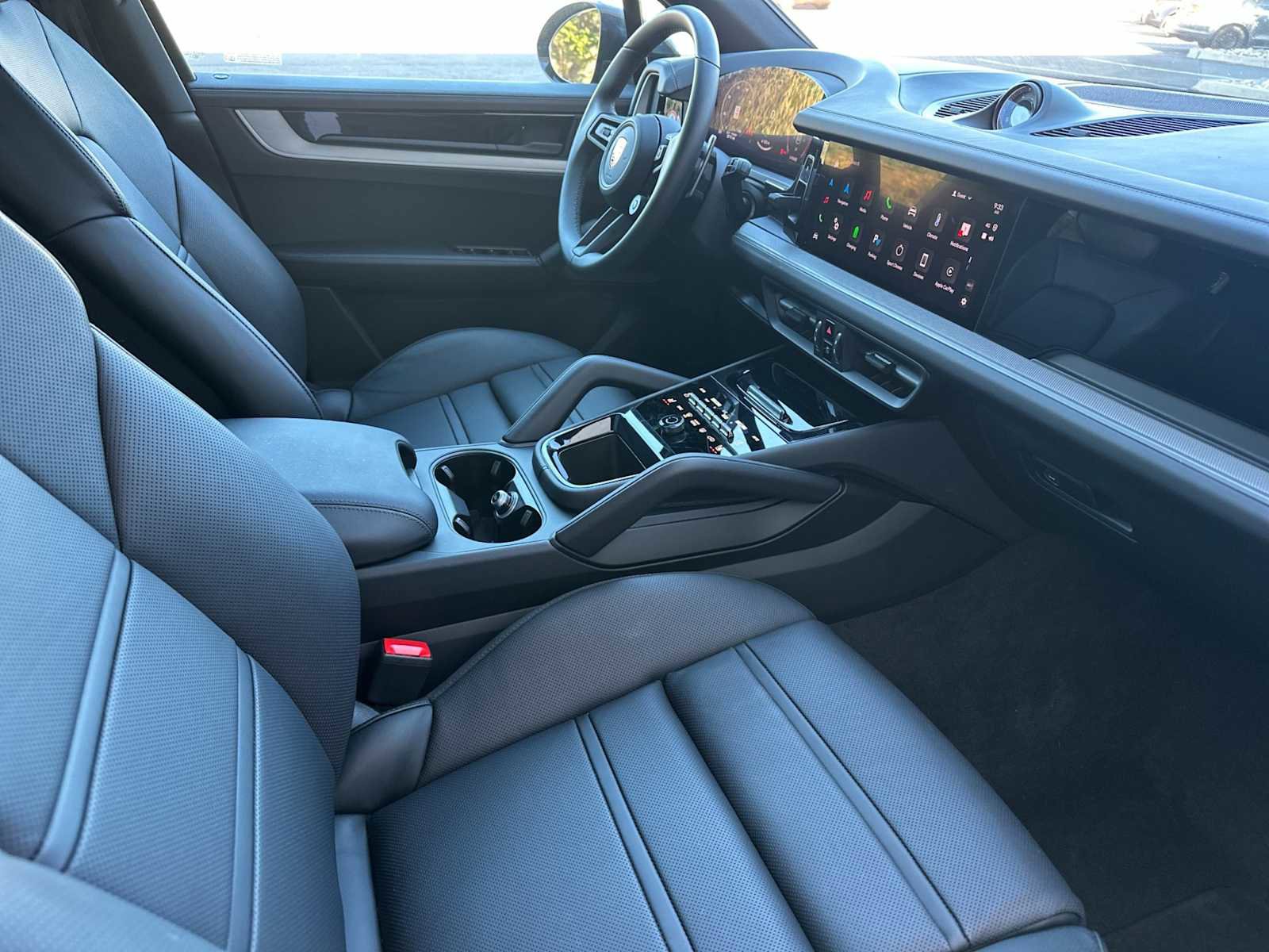 Certified 2025 Porsche Cayenne E-Hybrid AWD/4WD image 17