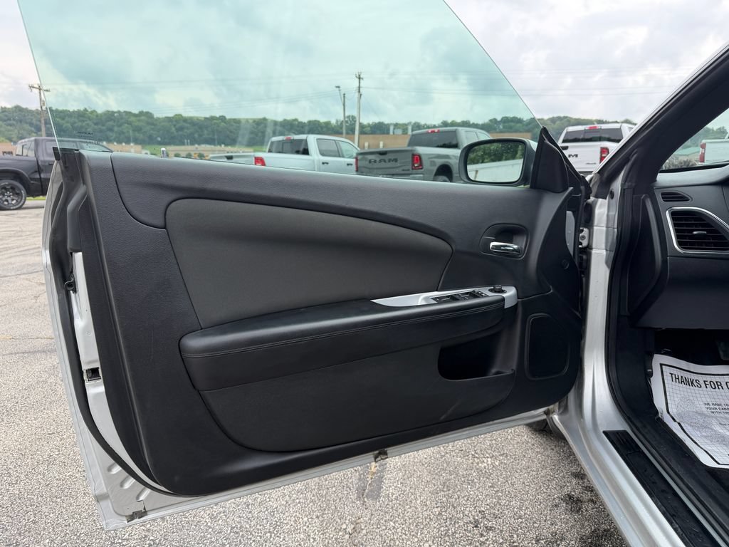 Used 2011 Chrysler 200 Touring FWD image 12