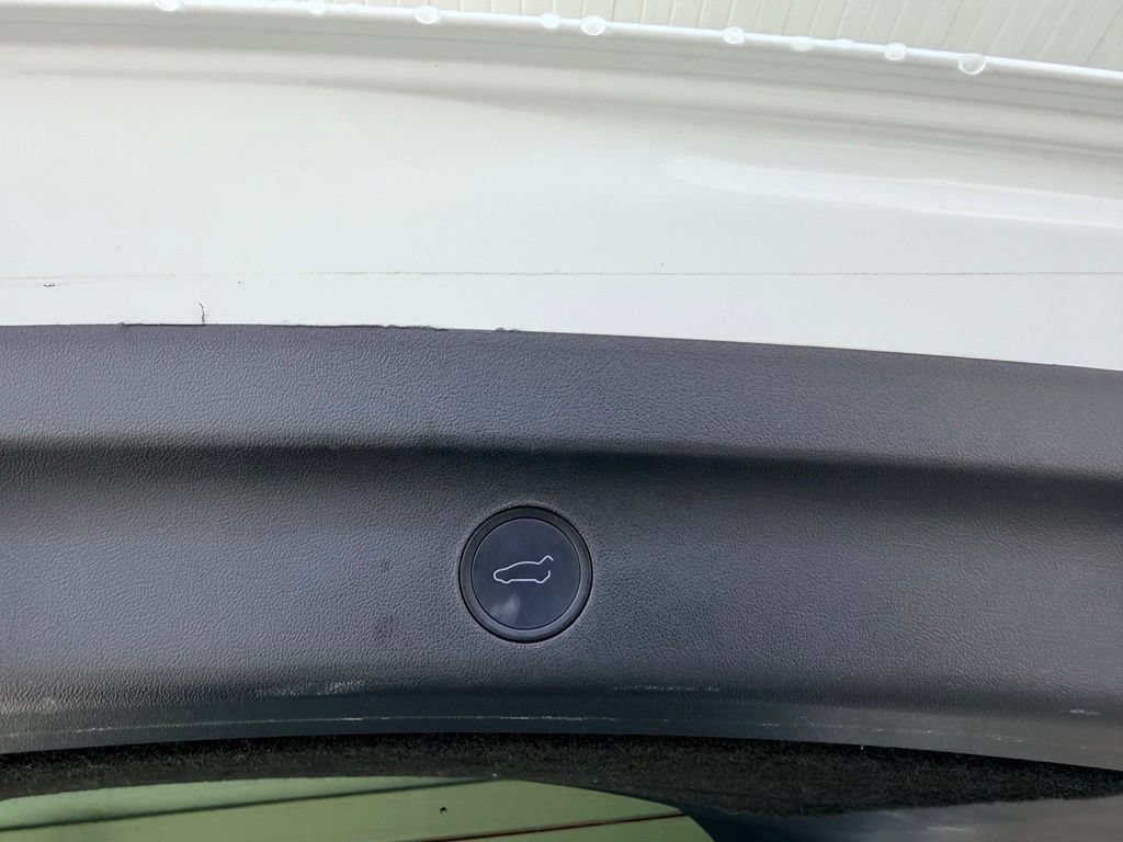 Used 2021 Tesla Model Y Long Range AWD/4WD image 30