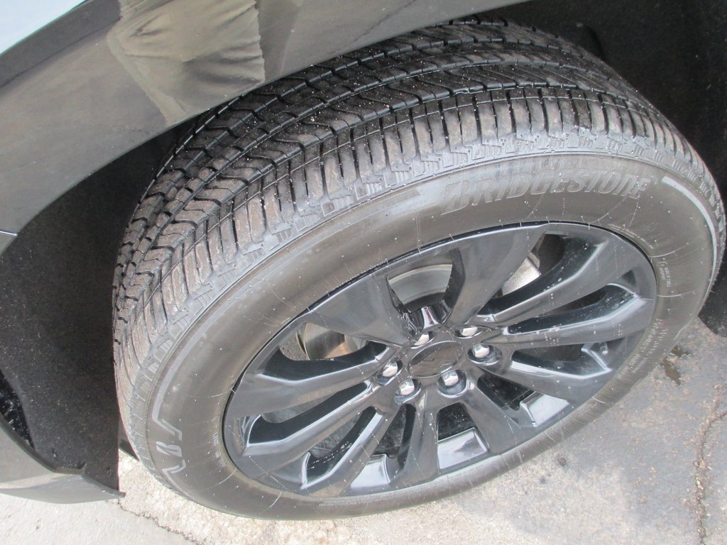 Used 2021 Chevrolet Tahoe Premier w/ Premium Package image 11