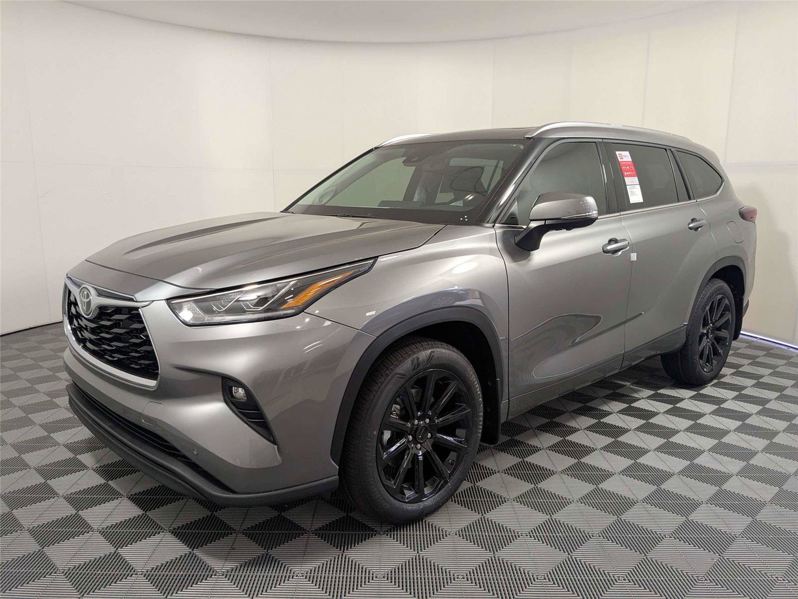 Certified 2026 Toyota Highlander Limited AWD/4WD image 2