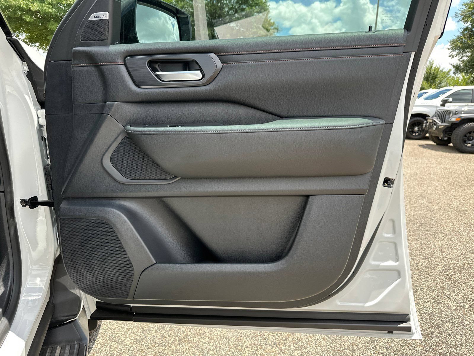 New 2025 Nissan Armada PRO-4X AWD/4WD image 14