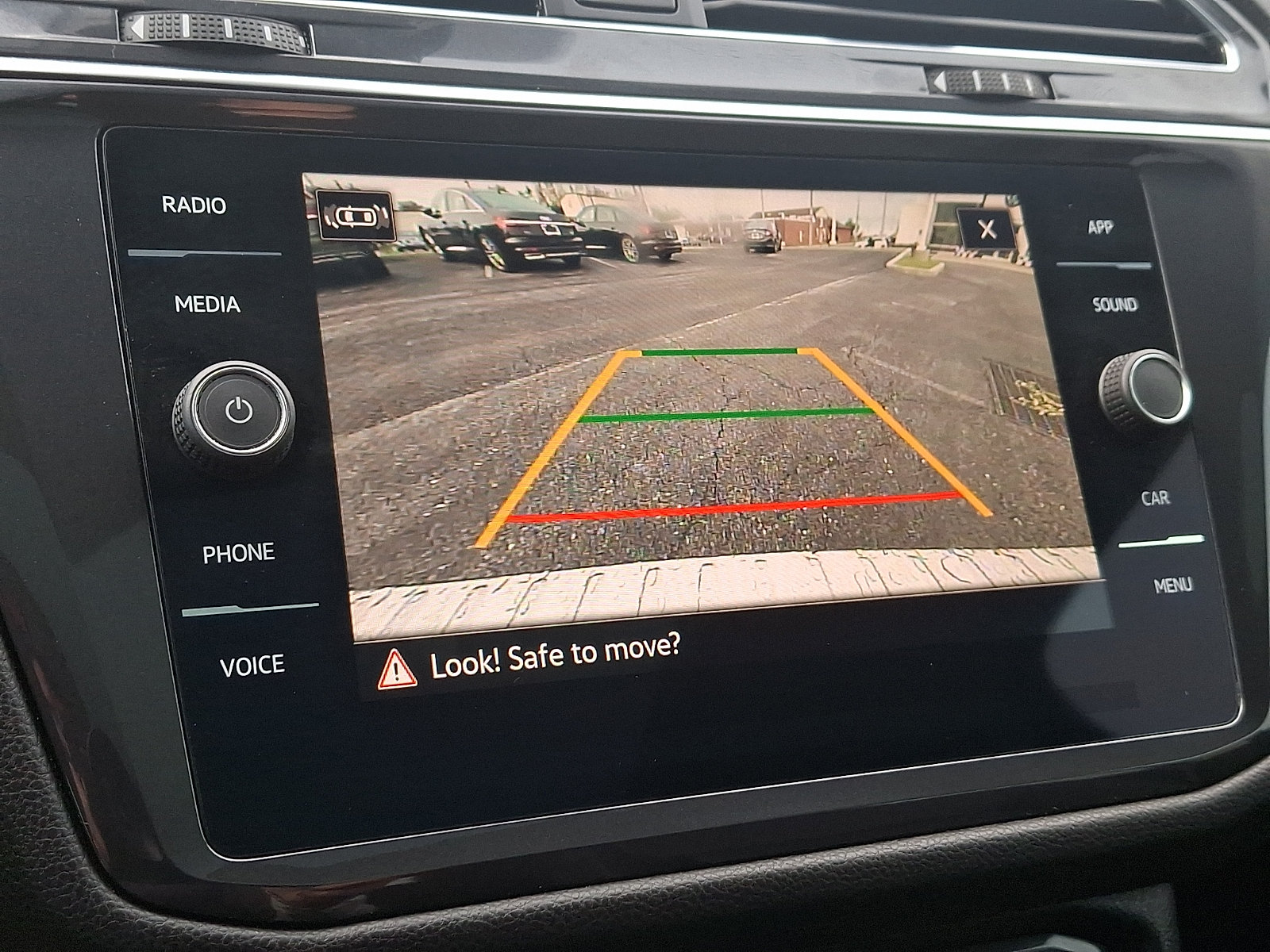 Used 2023 Volkswagen Tiguan SE w/ Panoramic Sunroof Package FWD image 19