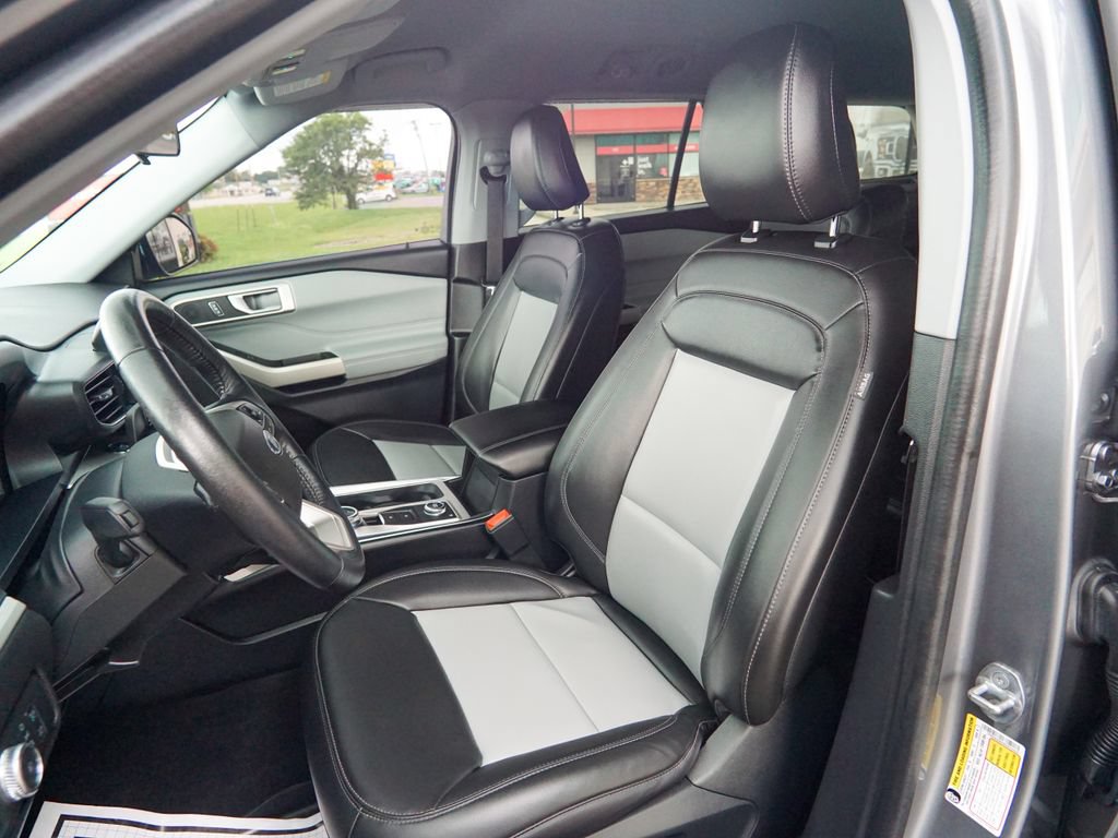 Used 2022 Ford Explorer XLT w/ Equipment Group 202A AWD/4WD image 22