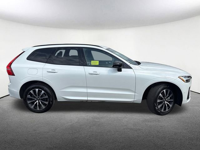 Used 2025 Volvo XC60 B5 Plus image 15