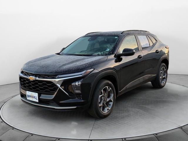Used 2025 Chevrolet Trax LT w/ LT Convenience Package image 7