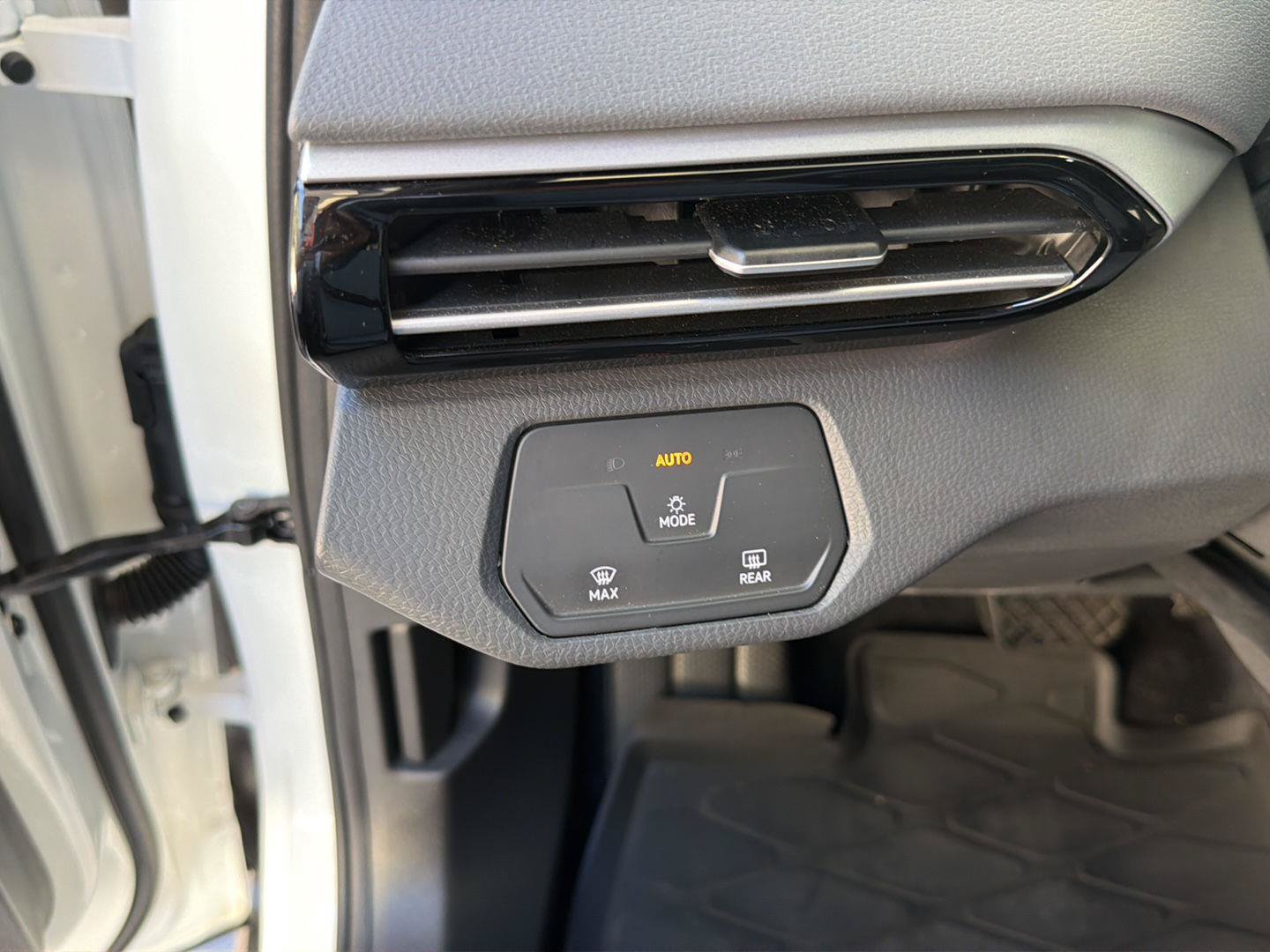 Certified 2024 Volkswagen ID.4 2WD image 19