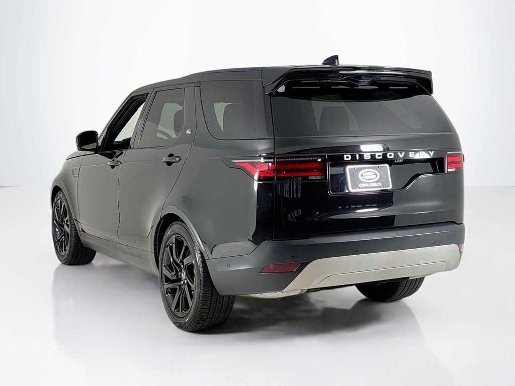 Used 2025 Land Rover Discovery S image 3