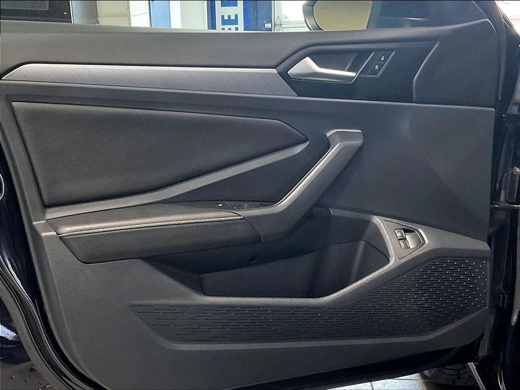 Certified 2024 Volkswagen Jetta SE FWD image 9