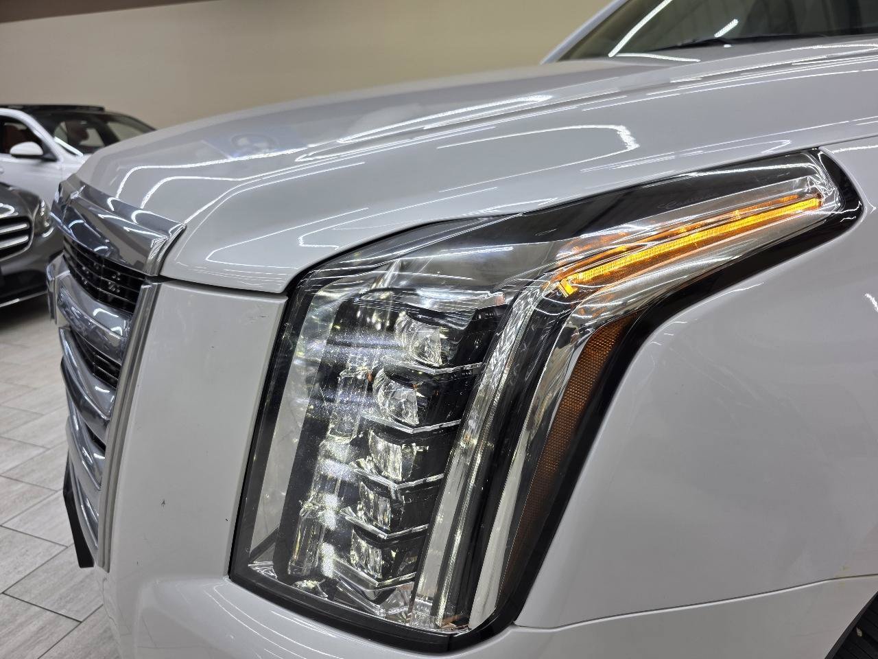 Used 2017 Cadillac Escalade Premium Luxury AWD/4WD image 10