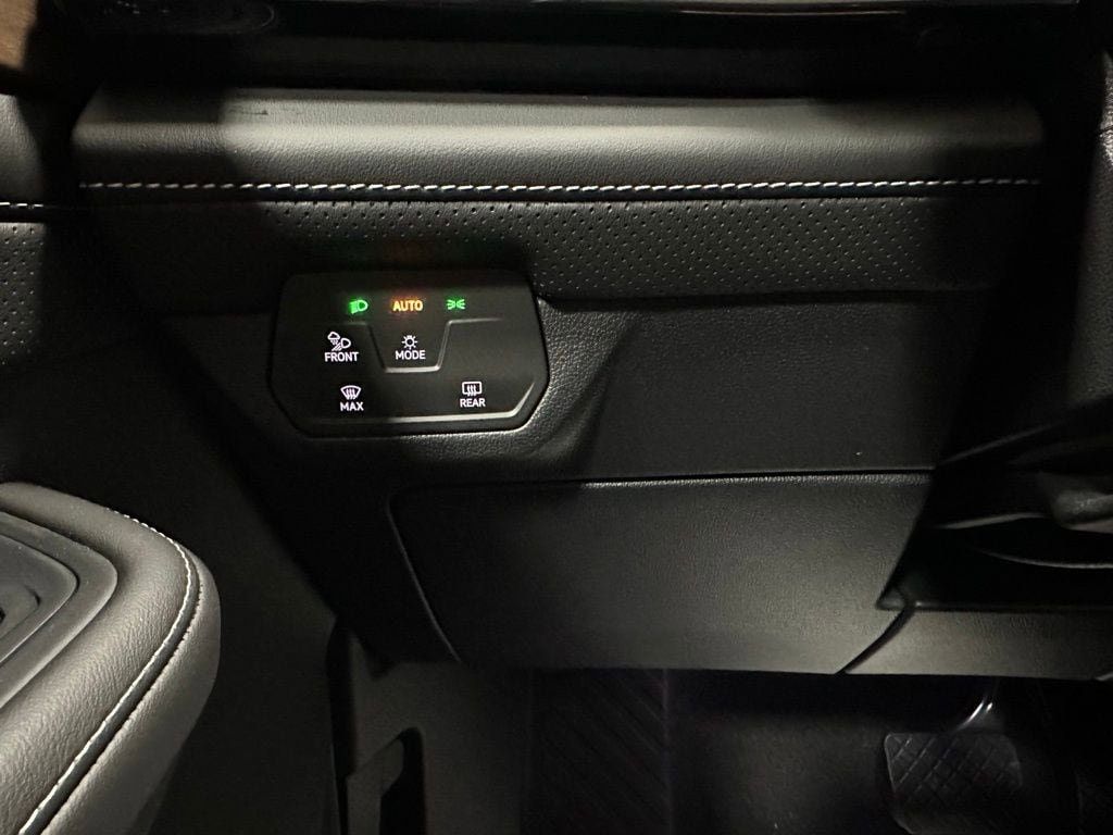 Used 2025 Volkswagen Atlas SE image 17