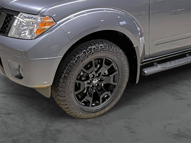 Used 2020 Nissan Frontier SV w/ Midnight Edition Floor Mats AWD/4WD image 9