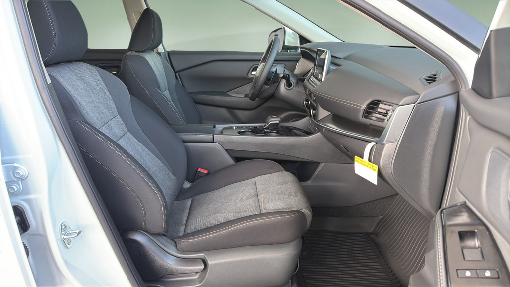 New 2026 Nissan Rogue SV FWD image 11