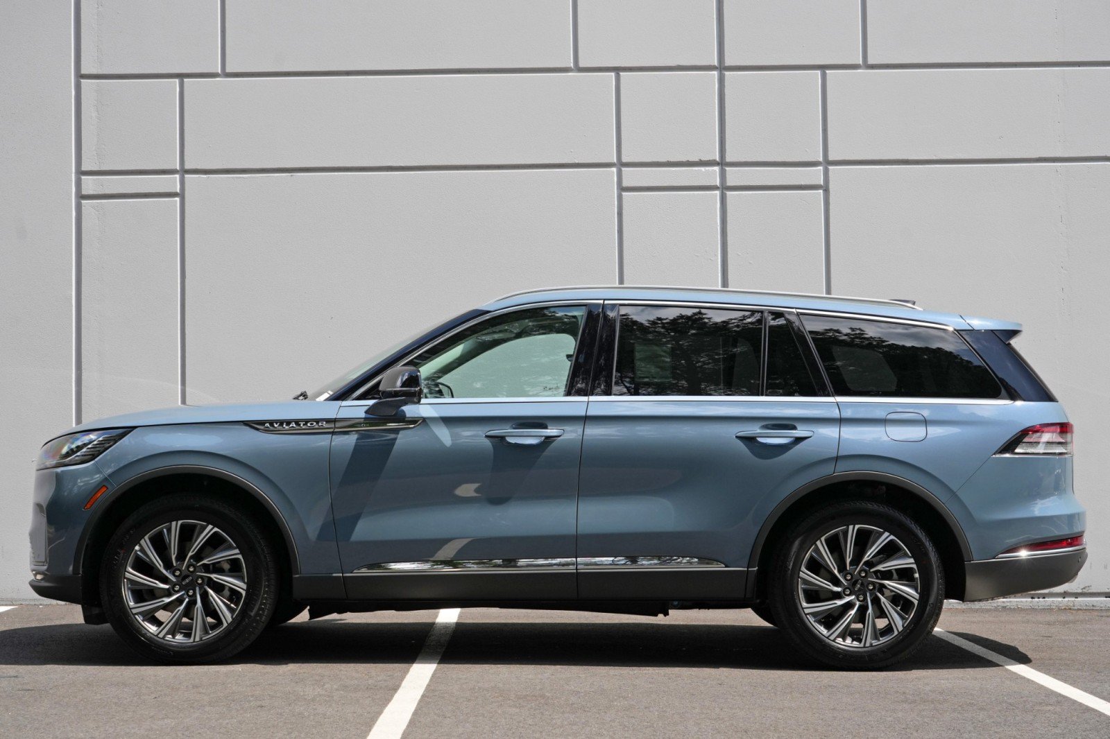 Used 2026 Lincoln Aviator AWD image 9