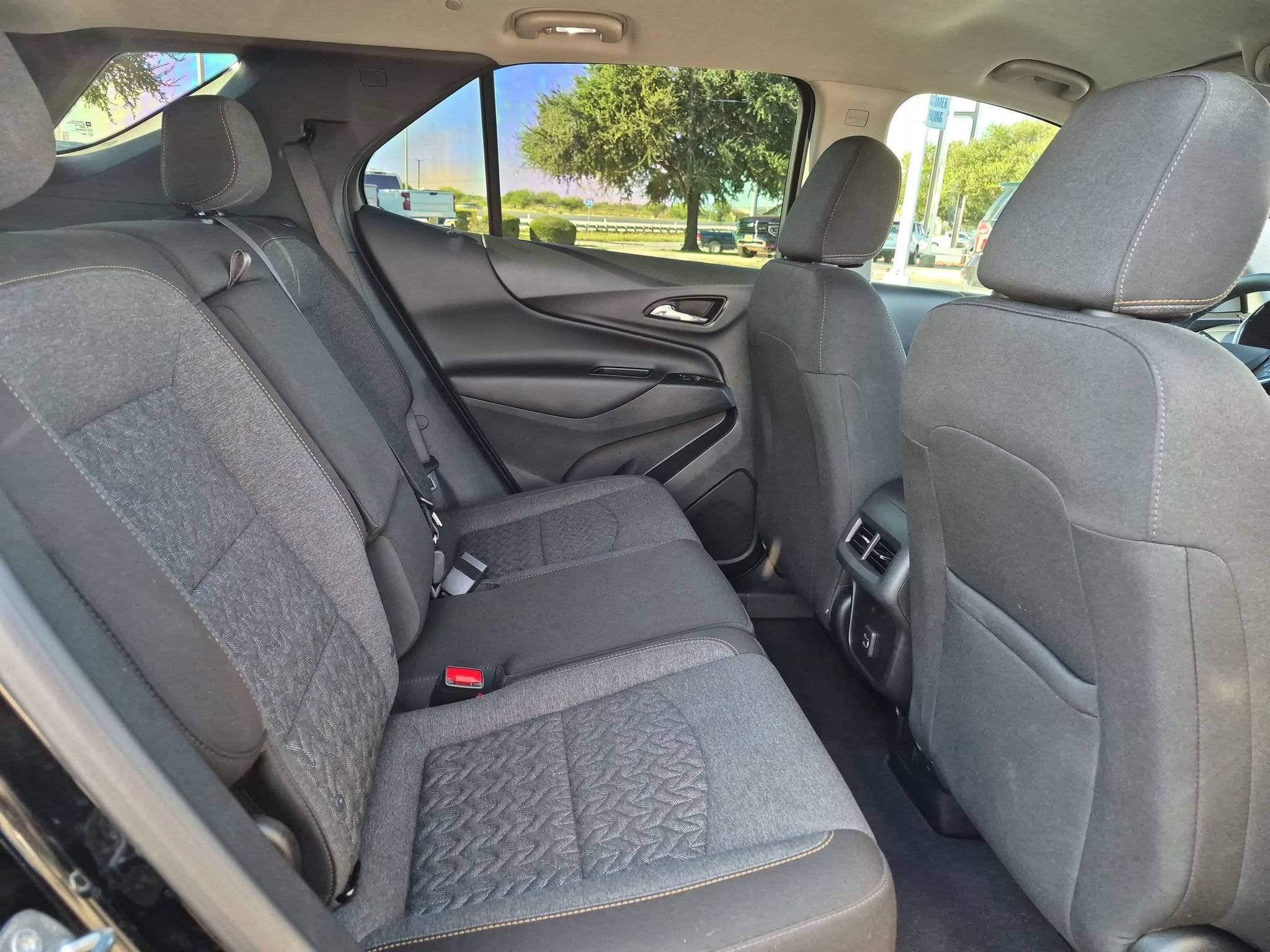 Used 2024 Chevrolet Equinox LT FWD image 27
